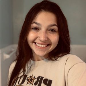 Meet your Posher, Cassandra